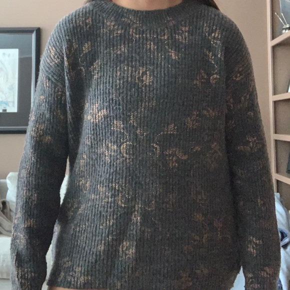 oversized and cozy gray & ross gold sweater - Picture 4 of 4